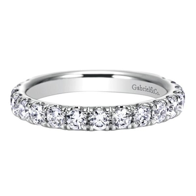 This straight diamond wedding band features one full carat of round brilliant diamonds that wrap 3/4 of the way around this elegant wedding ring.