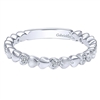 This 14k white gold diamond stackable ring features a solitary row of hearts.