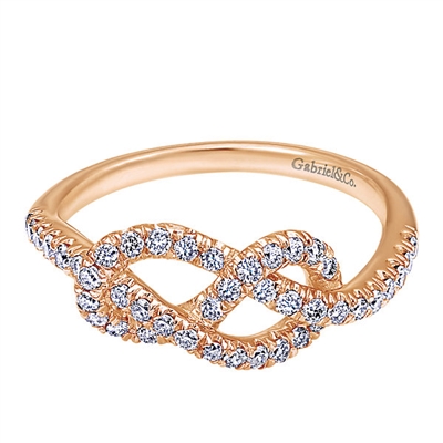 Rose gold and diamonds form a perfect combination in this stylish and trendy diamond knot ring.