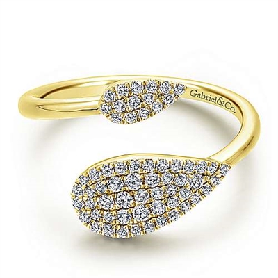 Diamond shine in this 14k yellow gold diamond fashion ring.