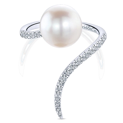 In 14k white gold, this simple and elegant pearl and diamond fashion ring features nearly one quarter carats of round brilliant diamond brilliance all leading to a genuine pearl.