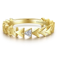 This 14k yellow gold pyramid diamond stackable ring features diamond accents.