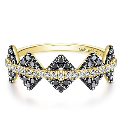 This 14k yellow gold diamond stackable ring features black and white diamonds.