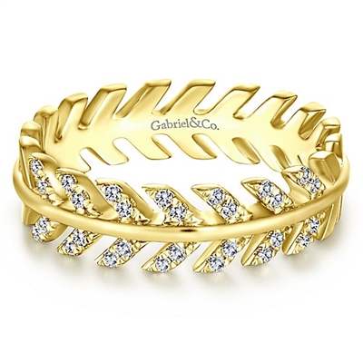 This 14k white gold diamond stackable ring features an infinite arrow design.