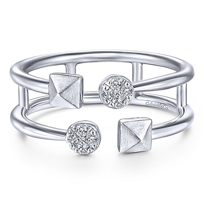 This 14k white gold diamond fashion ring features circles and squares.