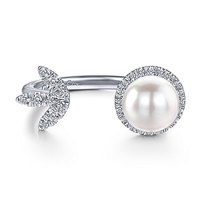 This bold pearl and diamond ring feature 0.19 carats of diamonds in 14k white gold.