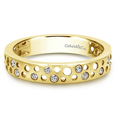 This 14k yellow gold ring features a shimmering set of diamonds.