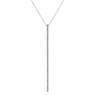 One carat of simmering round diamonds team up to create this 14k white gold diamond drop necklace.