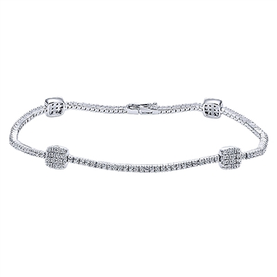 This 14k white gold diamond tennis bracelet features 1.25 carats of diamond shine.