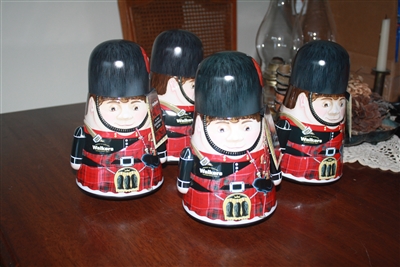 Walker's shortbread Bagpiper "weeble" tin