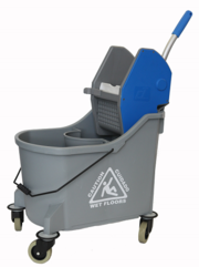 DIVIDED BUCKET AND WRINGER SYSTEM FOR FLAT MOPS AND STD. MOPS.