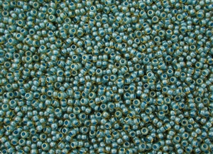 11/0 Toho Japanese Seed Beads - Turquoise Lined Transparent Topaz #953