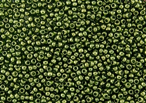 15/0 Toho Japanese Seed Beads - Green Fern Gold Luster #333