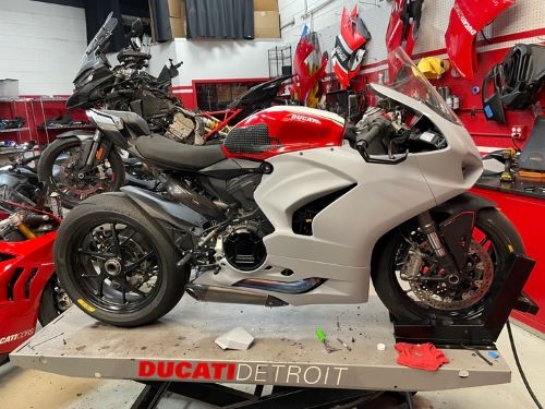 Armour Bodies Ducati V2 Supersport Kit w/OEM Style Exhaust