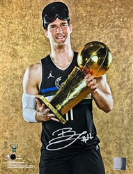 BROOK LOPEZ SIGNED 8X10 BUCKS PHOTO #1