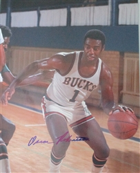 OSCAR ROBERTSON SIGNED 11x14 MILW. BUCKS PHOTO #3