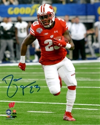 DARE OGUNBOWALE SIGNED 8X10 BADGERS PHOTO #1