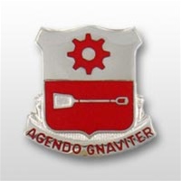 US Army Unit Crest: 577th Engineer Battalion - Motto: AGENDO GNAVITER