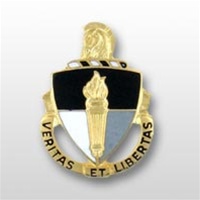 US Army Unit Crest: John F Kennedy Special Warfare Center - Motto: VERITAS ET LIBERTAS