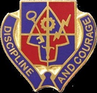 US Army Unit Crest: Special Troops Battalion 1st Brigade - 2nd Infantry Division - MOTTO: DISCIPLINE AND COURAGE