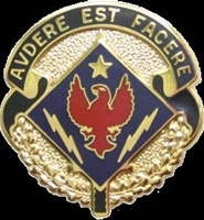 US Army Unit Crest: Special Troops Battalion 1st Brigade - 4th Infantry Division - MOTTO: AVDERE EST FACERE