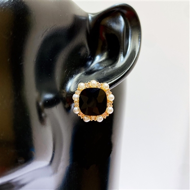 SINGLE DIAMOND STUD EARRING