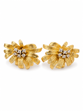 Gold Daisy Flower Stud Earrings