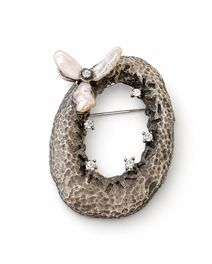 Pearl Bow Rhinestone Circle Brooch