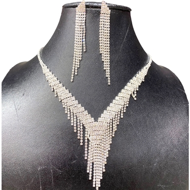 SILVER V NECKLACE SET