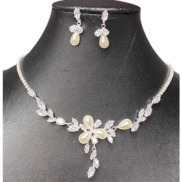 SILVER PEARL NECKLACE SET