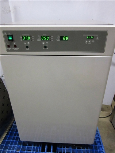 VWR 2325 Water Jacketed CO2 Incubator