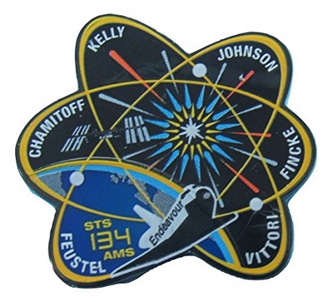 Nasa Endeavour STS-134-AMS souvenir hat pin