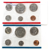 1977 USA P&D Mint Set in Original Packaging (Lightly toned, light wear on envelope)