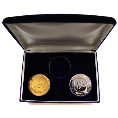 1977 Silver Jubilee Ontario Summer Games Medal Replicas in purple velvet box