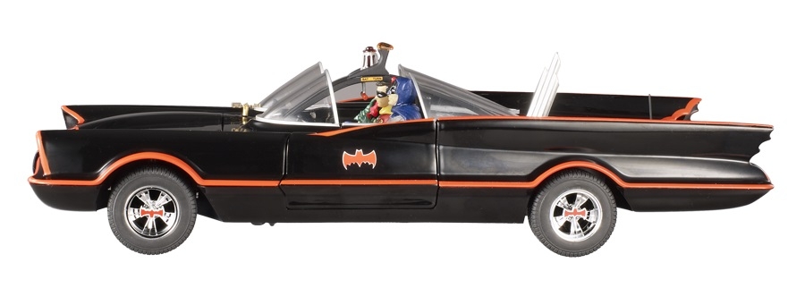Batman- 1966 Die-Cast Batmobile with Figures 1:18 Scale Elite