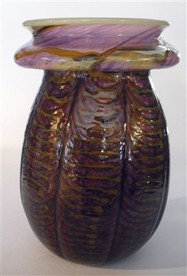 David Lotton Art Glass Vase
Beautiful
Opal with purple Threaded  Web
Aprox Size 7 by 4.5
Signed David Lotton
Dated 2018