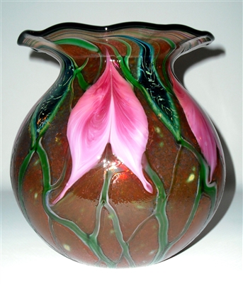 Daniel Lotton Vase
Beautiful Round shape with fluted lip.
Gold Ruby Sunset with Pink Drop Leaf Flower
Really Pretty
Size 9  by  8
Signed Daniel Lotton Dated 2016