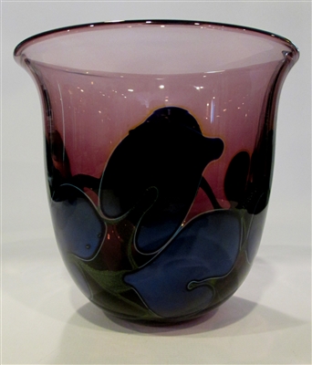 Robert Lagestee Small Vase
Beautiful Purple with Cobalt Leaves
Vines in adventurine

Size 4 by 4
Signed Robert Lagestee 2017 Lotton

Perfect for the New or Young Collector
Great Cabinet Piece
Gift Giving Price Range.