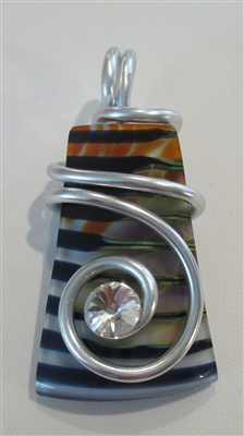 Kim Lotton Art Glass Pendant
Glass was hand blown by David Lotton
Pendant cut and polished with silver catch added by
Kim Lotton.
Each Pendant is One of a Kind.
Each is shipped with a leather neck band.
Size of glass 2 by 1.25