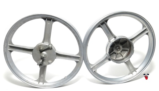 NOS vespa 16" mag wheel set - 4 star silver