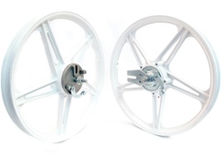 17" white bernardi 5 star mag wheel set
