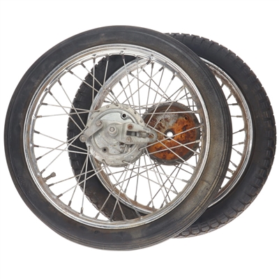 used but MINTY vespa grande 16 / 17in snowflake mags with variated transmission