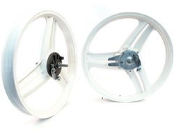 17" white grimeca style three star mag wheel set