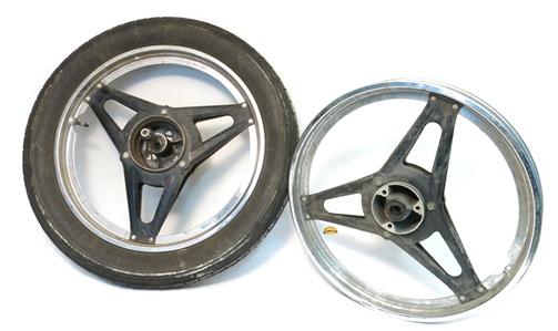 mb5 18" black three star wheel set - clean