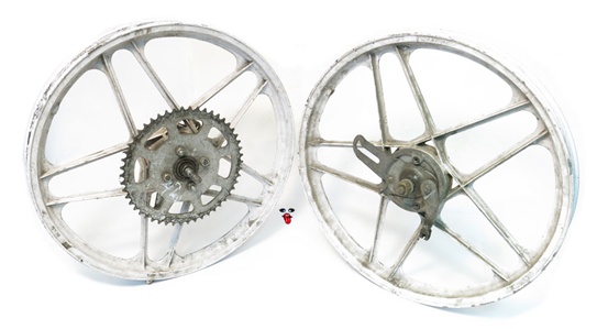 USED 17" 5 star mag wheel set for sachs n minarelli - white