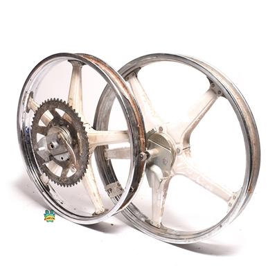 USED 17" confuser mag wheel set in white