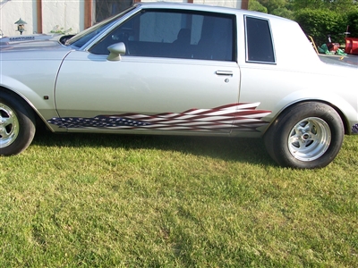 Silver car w/ American Flag Race