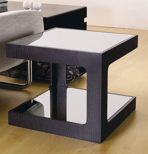 This modern designed side table comes with a wenge base and frame together with a tempered glass upper and lower shelf