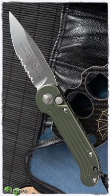 Microtech LUDT 135-5RD Satin Serrated Red Handle