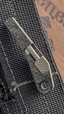 Blackside Customs Handcuff Key Belt Buckle Module - Carbon Fiber